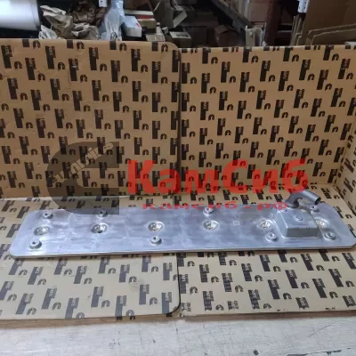 Крышка толкателей боковая Komatsu 6D102